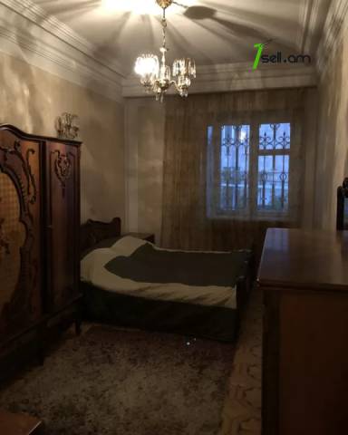 Երեք հարկանի քարե տուն Այասի փողոցում կենտրոնում, 200 ք.մ., 3+ սանհանգույց, կապիտալ վերանորոգված