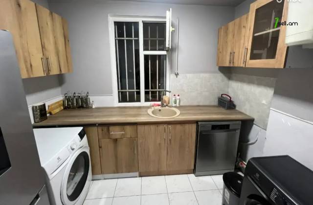 Մեկ հարկանի քարե տուն Գաջագործների 2-րդ փողոցում Արաբկիրում, 90 քմ, եվրովերանորոգված