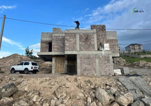 Երկու հարկանի թաունհաուզ Պետրոս Դուրյանի փողոցում Ավանում, 140 ք.մ.
