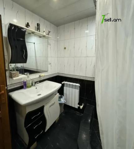 Մեկ հարկանի քարե տուն Ադանայի փողոցում կենտրոնում, 80 քմ, եվրովերանորոգված