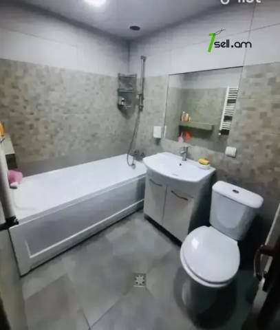 4 սենյականոց բնակարան Լվովյան փողոցում, 78 ք.մ., 3/5 հարկ, կապիտալ վերանորոգված, քարե շենք