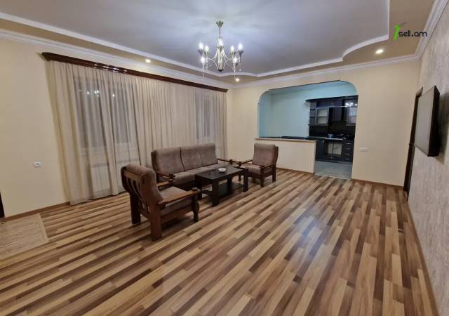 Երկու հարկանի քարե տուն Եղիազարյան փողոցում Աջափնյակում, 350 ք.մ., եվրովերանորոգված