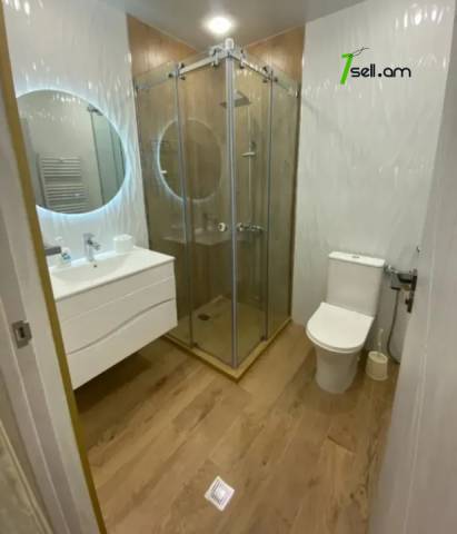 2 սենյականոց բնակարան Մարշալ Բաղրամյան պողոտայում, 48 ք.մ., 1/3 հարկ, դիզայներական ոճով վերանորոգված