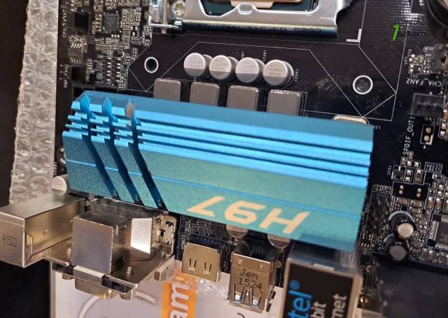 MB Asrock H97M Pro4 պրոֆեսոնալ խաղային մայրական H97 MATHERBOARD mainboard materinka mayrplata mayrakan