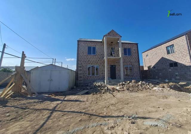 Երկու հարկանի քարե տուն Զովունիում, 220 ք.մ., 2 սանհանգույց