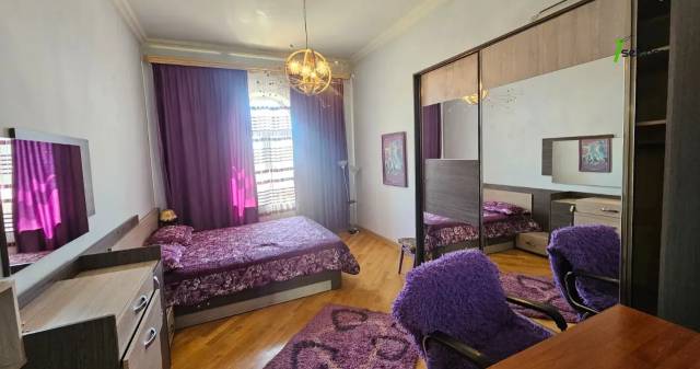 Երկու հարկանի քարե տուն Սիլիկյան 5-րդ փողոցում Աջափնյակում, 3000 քմ, 2 սանհանգույց, մեծ հողամաս