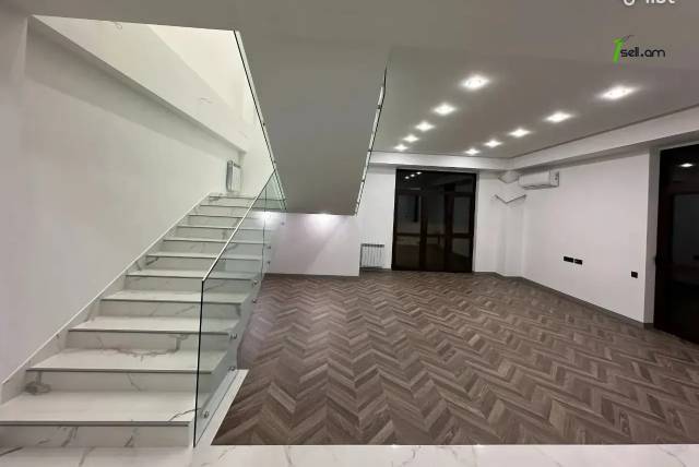4 սենյականոց բնակարան նորակառույց շենքում, Ներսիսյան փողոցի փակուղի, 200 քմ, նախավերջին հարկ