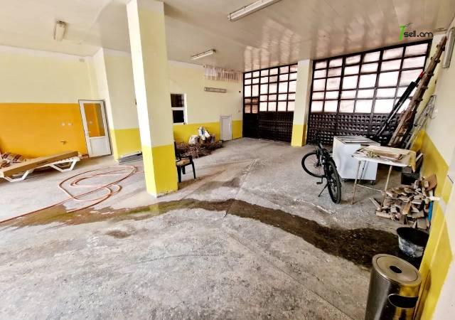 Երեք հարկանի քարե տուն, Նոյ թաղամաս Աջափնյակում, 300 ք.մ., 3+ սանհանգույց, եվրովերանորոգված