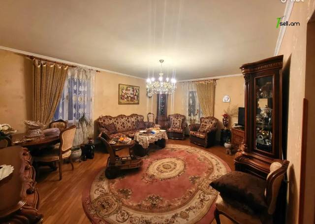 3 սենյականոց բնակարան Առնո Բաբաջանյան փողոցում, 96 ք.մ., նախավերջին հարկ, կապիտալ վերանորոգված