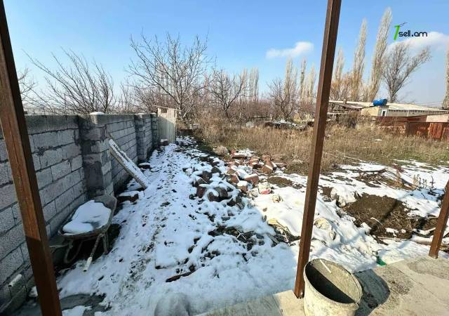 Մեկ հարկանի քարե տուն Կենտրոնական փողոցում Գեղանիստում, 360 ք.մ., մասնակի վերանորոգում