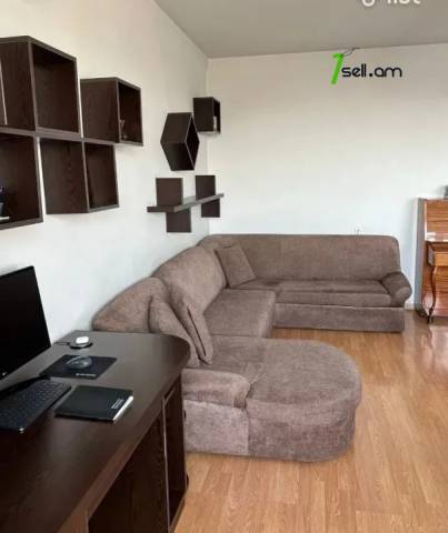 3 սենյականոց բնակարան Ռայնիսի փողոցում, 78 ք.մ., կապիտալ վերանորոգված