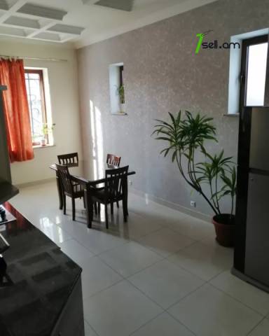 Երեք հարկանի քարե տուն, Ավան-Առինջ 2-րդ միկրոշրջան Ավանում, 1020 ք.մ., 3+ սանհանգույց