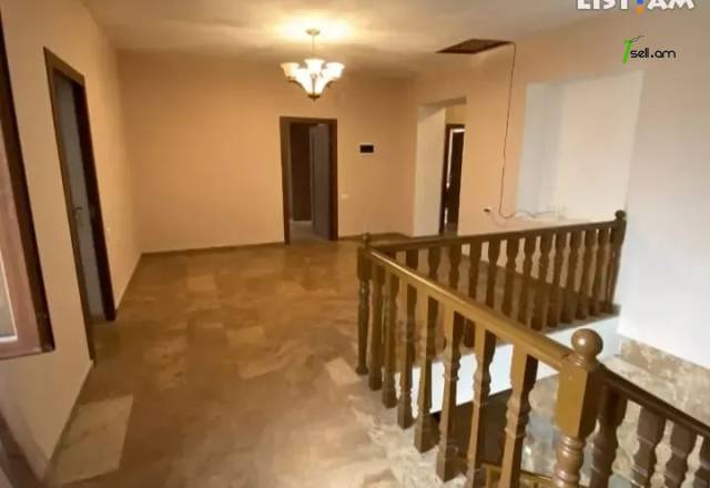 Երկու հարկանի քարե տուն Մարշալ Խուդյակովի փողոցում Ավանում, 252 քմ, 3+ սանհանգույց