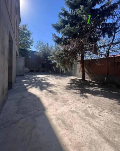 Երեք հարկանի քարե տուն Մարշալ Բաղրամյան պողոտայում Արաբկիրում, 840 ք.մ., 2 սանհանգույց