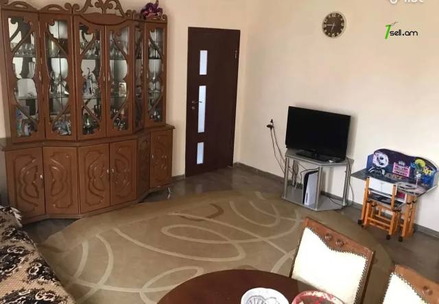 3 սենյականոց բնակարան, Չարենց թաղամաս, 63 քմ, 8/14 հարկ, եվրովերանորոգված