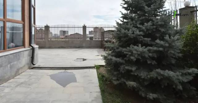 Չորս հարկանի քարե տուն Ֆուչիկի փողոցում Աջափնյակում, 700 ք.մ., 3+ սանհանգույց, եվրովերանորոգված