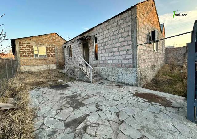 Մեկ հարկանի քարե տուն Խարբերդի 21-րդ փողոցում Նոր Խարբերդում, 150 ք.մ., կապիտալ վերանորոգված