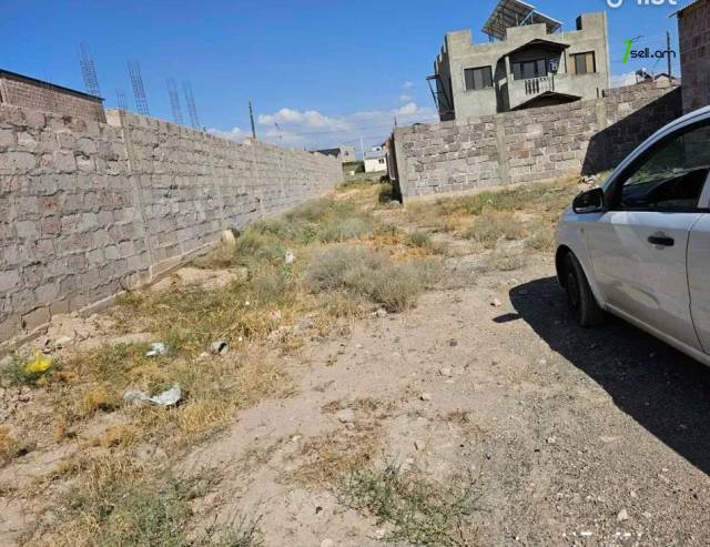 Հողատարածք բնակելի շինությունների համար Զովունիում, 312 ք.մ.