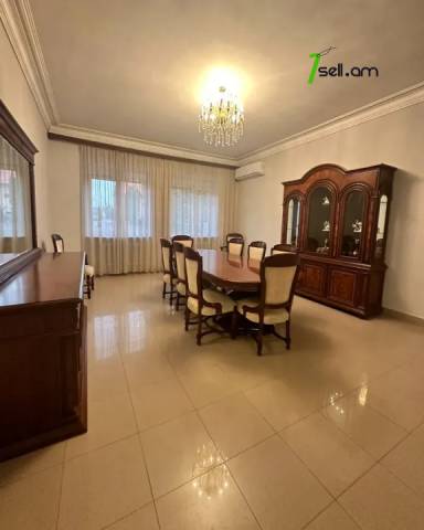 Երկու հարկանի քարե տուն Դավիթ Բեկի փողոցում Էրեբունիում, 250 քմ, 3+ սանհանգույց, եվրովերանորոգված