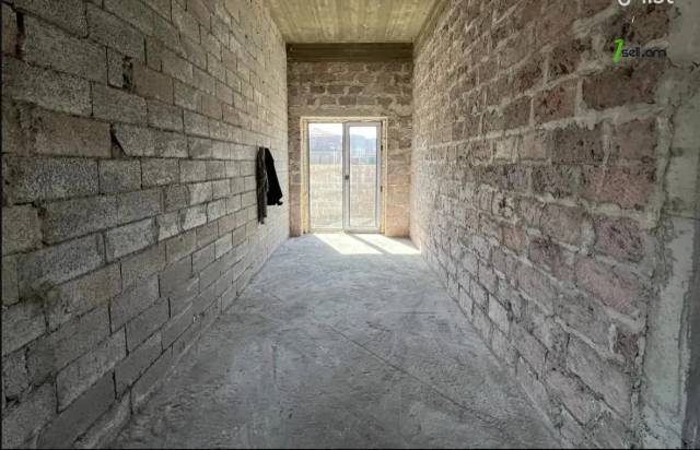 Երկու հարկանի քարե տուն Մելքումովի փողոցում Աջափնյակում, 300 ք.մ., 2 սանհանգույց