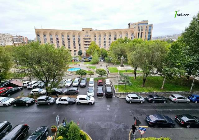 Ընդարձակ 5 սենյականոց բնակարան նորակառույց շենքում, Buzand St, 260 ք.մ., 3+ սանհանգույց