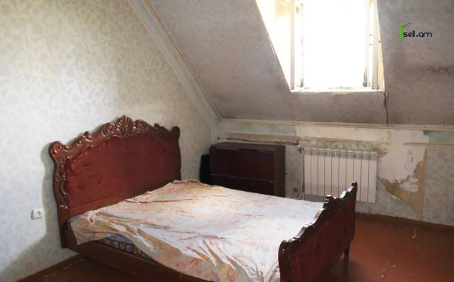 Երկու հարկանի քարե տուն, Պավլովի փողոցի 2-րդ նրբանցք Գյումրիում, 286 ք.մ., 2 սանհանգույց