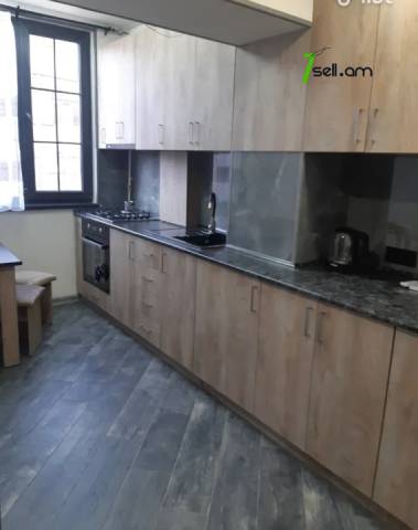 2 սենյականոց բնակարան Աբովյան փողոցում, 40 ք.մ., եվրովերանորոգված, քարե շենք