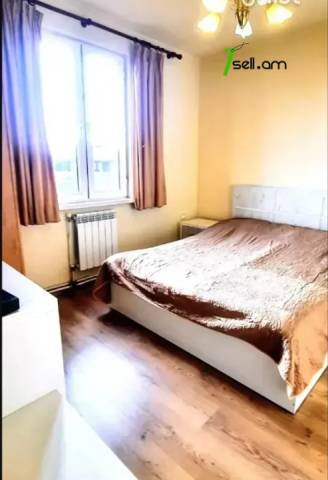 4 սենյականոց բնակարան Սարյան փողոցում, 92 ք.մ., 6/8 հարկ, 2 սանհանգույց, եվրովերանորոգված, քարե շենք