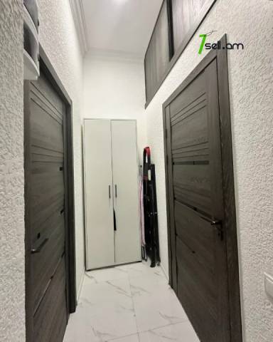 2 սենյականոց բնակարան Իսահակյան փողոցում, 50 ք.մ., 1/3 հարկ, կապիտալ վերանորոգված, քարե շենք