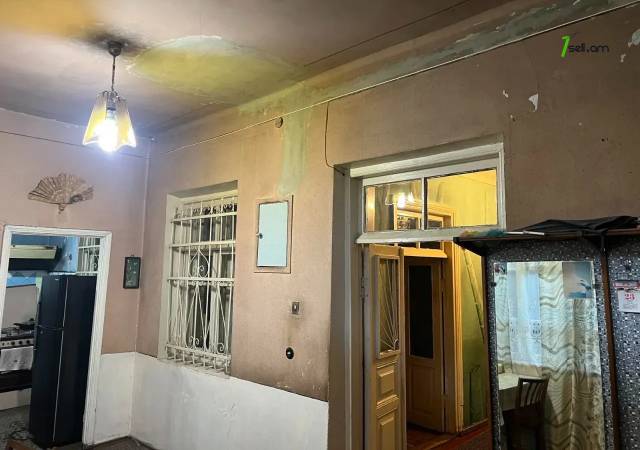 Մեկ հարկանի քարե տուն Ազատամարտիկների փողոցում Էրեբունիում, 120 քմ