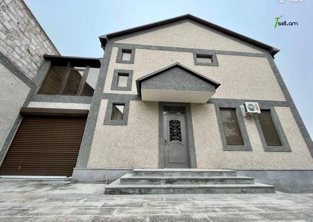 Երկու հարկանի տուն Էզրաս Հասրաթյան փողոցում Քանաքեռ Զեյթունում, 300 ք.մ., 3+ սանհանգույց