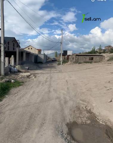 Հողատարածք բնակելի շինությունների համար Տիգրան Պետրոսյան փողոցում Ձորաղբյուրում, 500 ք.մ.