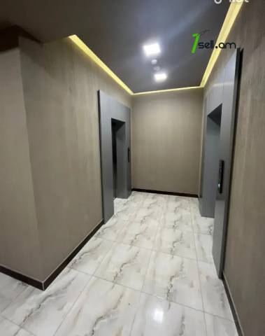 3 սենյականոց բնակարան նորակառույց շենքում Արամ Խաչատրյան փողոցում, 93 ք.մ., բարձր առաստաղներ