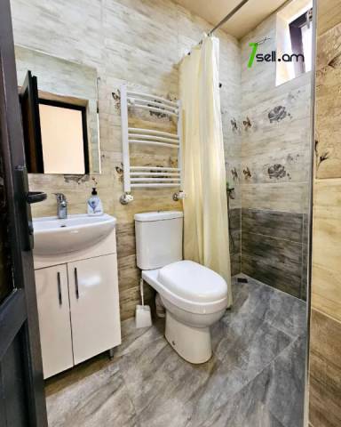 Երեք հարկանի տուն, Թումանյան թաղամաս Ավանում, 630 ք.մ., 3+ սանհանգույց, կապիտալ վերանորոգված