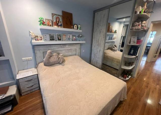 4 սենյականոց բնակարան Էրեբունիում, 100 քմ, 2/5 հարկ, եվրովերանորոգված, քարե շենք