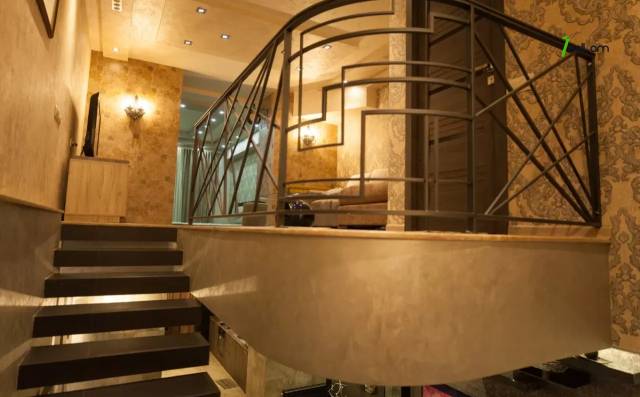 5 սենյականոց բնակարան Սայաթ-Նովայի պողոտայում, 150 քմ, 2/4 հարկ, 3+ սանհանգույց