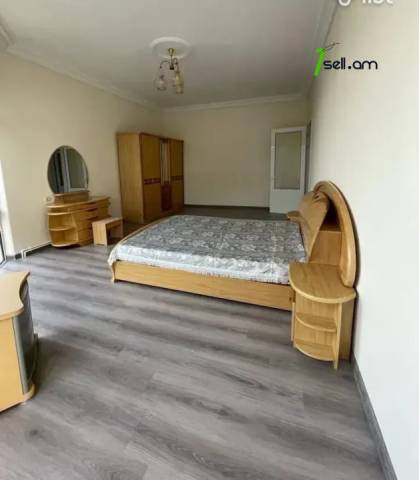 Չորս հարկանի քարե տուն Սիմեոն Երևանցու փողոցում կենտրոնում, 550 ք.մ., 3+ սանհանգույց