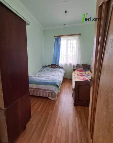 Մեկ հարկանի քարե տուն Ձորաղբյուրում, 1650 ք.մ., 2 սանհանգույց, կապիտալ վերանորոգված