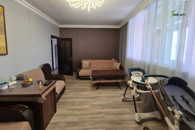 3 սենյականոց բնակարան, Դավթաշեն 4-րդ թաղամաս, 75 քմ, 6/9 հարկ, մի քանի պատշգամբ