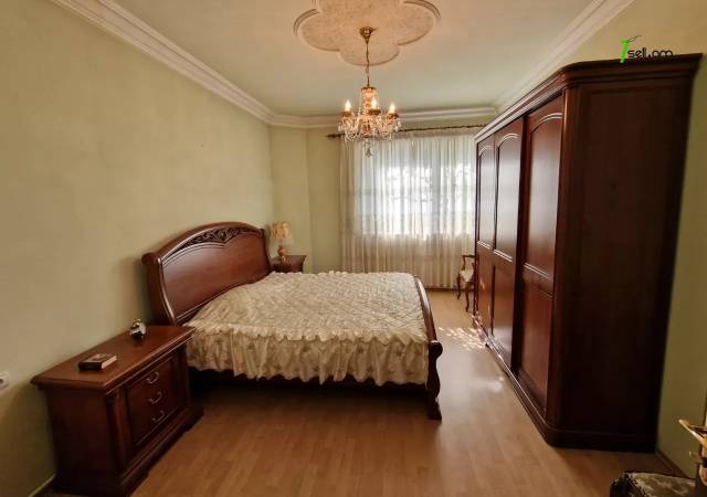 Բազմաֆունկցիոնալ գույք Պարոնյան փողոցում կենտրոնում, 280 ք.մ.