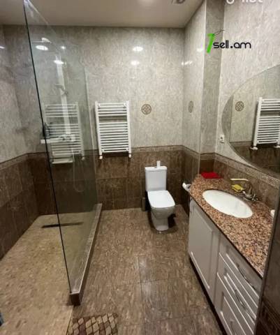 3 սենյականոց բնակարան նորակառույց շենքում Գրիբոյեդովի փողոցում, 116 քմ, 11/16 հարկ, 2 սանհանգույց