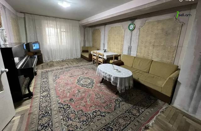 4 սենյականոց բնակարան Արամ Մանուկյանի փողոցում, 100 ք.մ., մի քանի պատշգամբ, մասնակի վերանորոգում