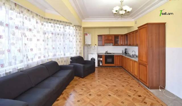 Ընդարձակ 4 սենյականոց բնակարան նորակառույց շենքում Ալեք Մանուկյանի փողոցում, 210 քմ, 2/10 հարկ