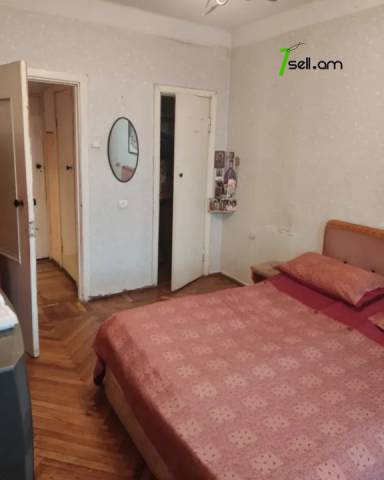 3 սենյականոց բնակարան Արամ Խաչատրյանի փողոցում, 86 ք.մ., մի քանի պատշգամբ, քարե շենք