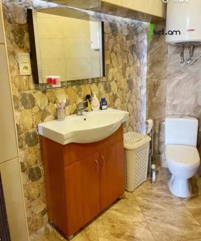 2 սենյականոց բնակարան Ազատության պողոտայում, 40 ք.մ., 2/5 հարկ, բարձր առաստաղներ, եվրովերանորոգված