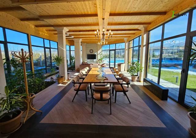 Երկու հարկանի տուն Ամառանոցային փողոցում Ձորաղբյուրում, 2600 ք.մ., 3+ սանհանգույց