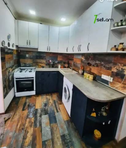 4 սենյականոց բնակարան Լվովյան փողոցում, 78 ք.մ., 3/5 հարկ, կապիտալ վերանորոգված, քարե շենք