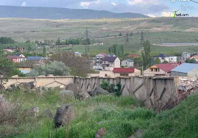 Հողատարածք բնակելի շինությունների համար Ավանում, 800 քմ