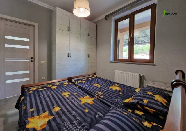 Երկու հարկանի քարե ամառանոց, Ջրվեժ թաղամաս Ջրվեժում, 800 ք.մ., 2 սանհանգույց, կապիտալ վերանորոգված