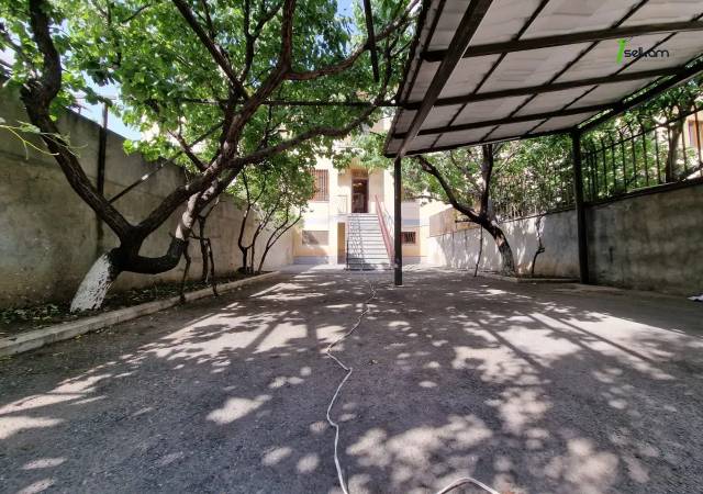 Երկու հարկանի քարե տուն Բաբայան փողոցում Արաբկիրում, 600 ք.մ., 3+ սանհանգույց, կապիտալ վերանորոգված